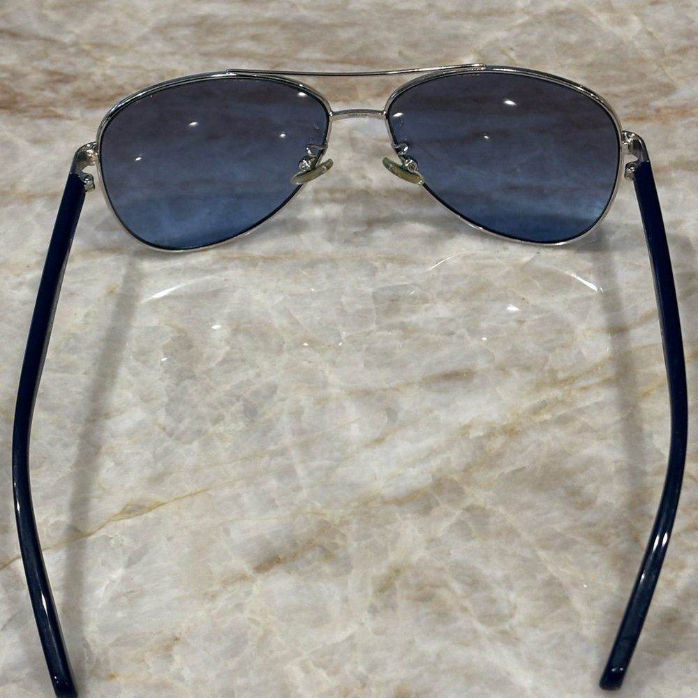 Coach Metal Pilot Sunglasses – Silver Frame / Blue Gradient Lens - Picture 4 of 7